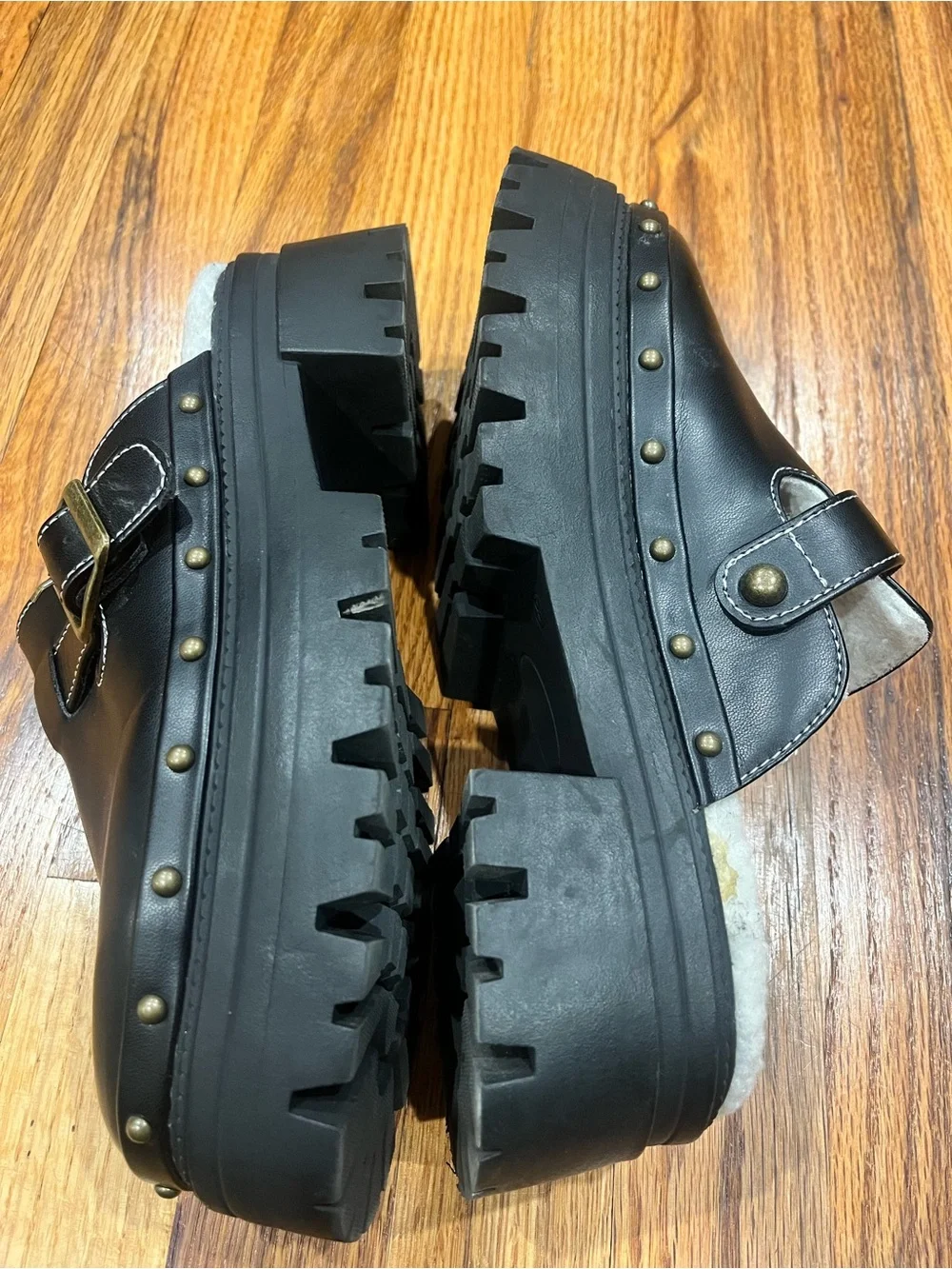 Women American Eagle AE Cozy Lug Clog Black Studded Platform Buckle Mule Size 8